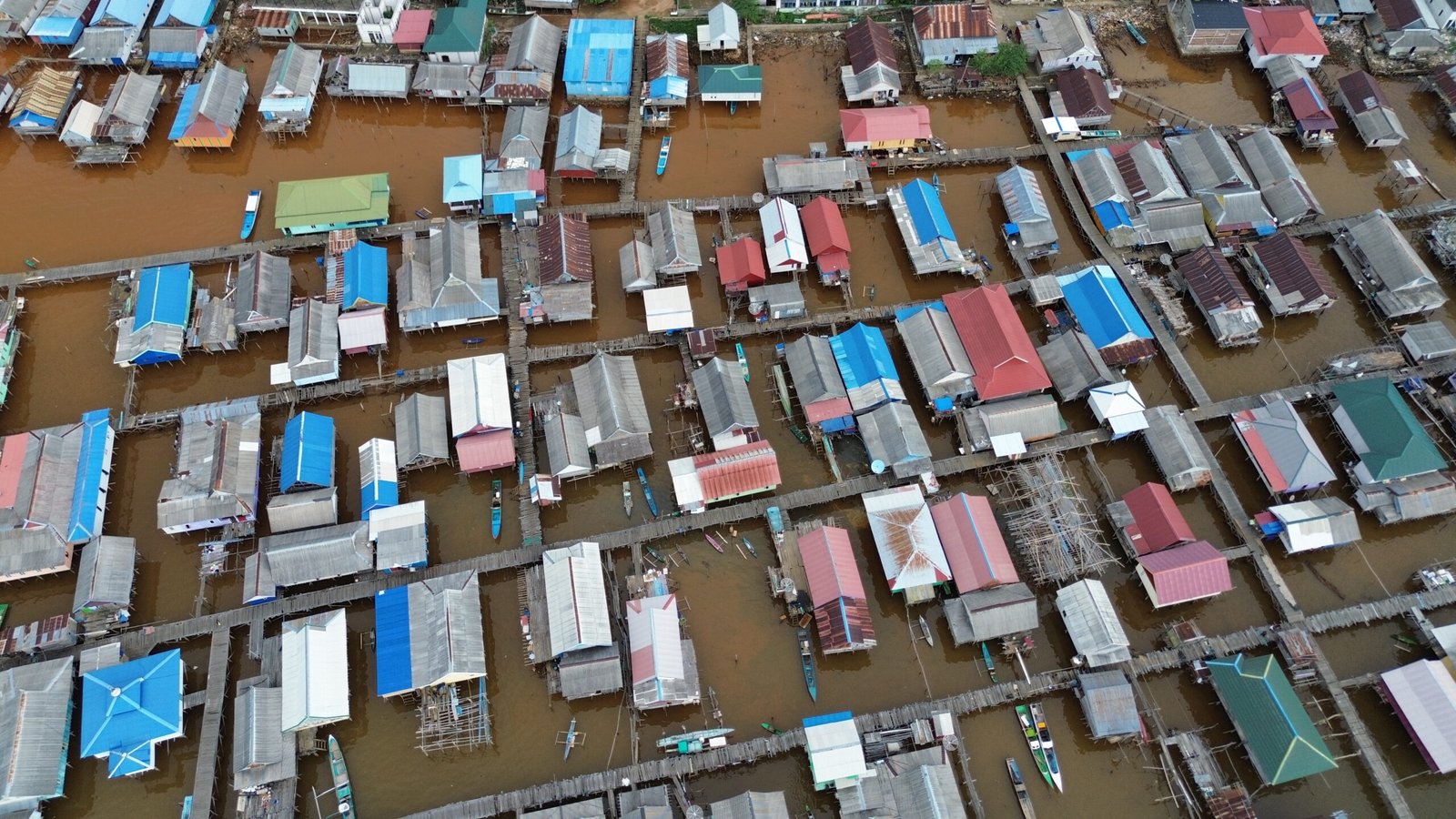 Perairan kampung bajau di Baliara dengan kondisi air keruh akibat aktifitas tambang.